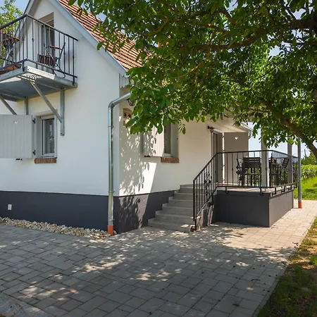 Bleicher Borbirtok * Balatonkeresztúr